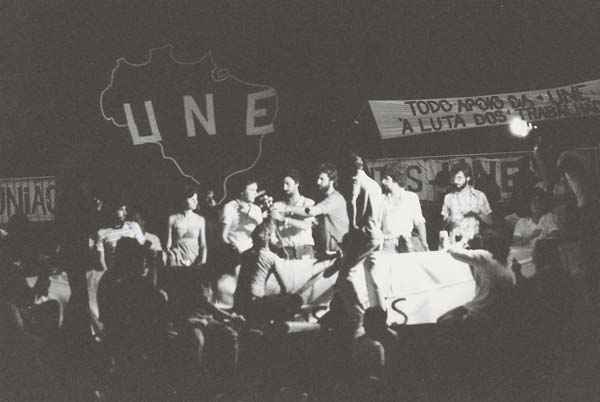 1979---reconstituicao-da-une