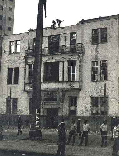 1980---Militares-depredam-a-sede-da-UBES